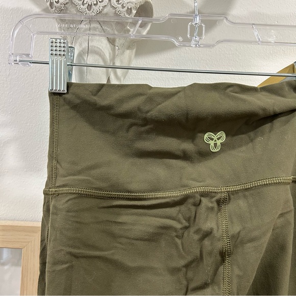 ThAction High-Waisted Butter Flare Leggings – Size Small - Picture 5 of 8